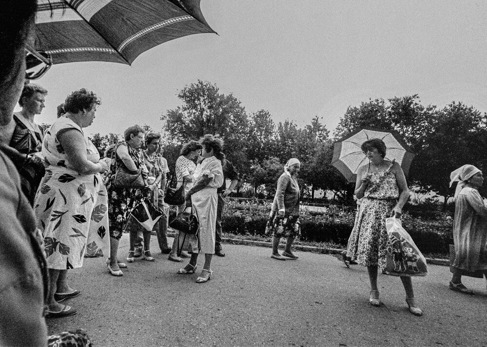 ヴォルゴグラードの通りを歩く女性たち、1989年