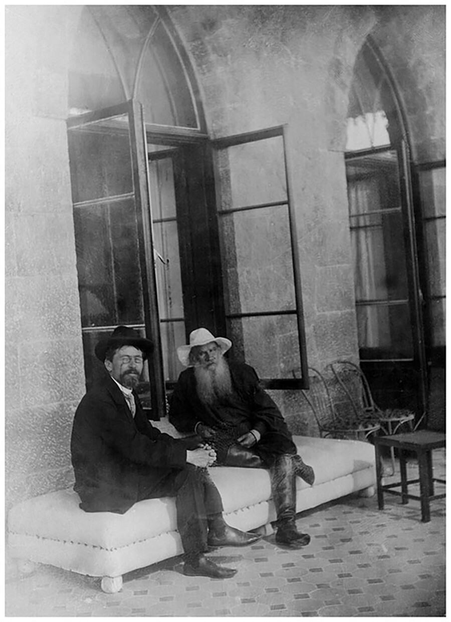 Leo Tolstoi und Anton Tschechow auf der Krim, 1901.