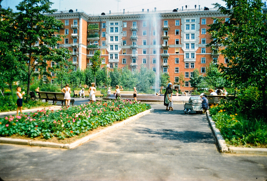 Moscou e Leningrado urbanas da década de 1960 pelos olhos do americano John William Reps