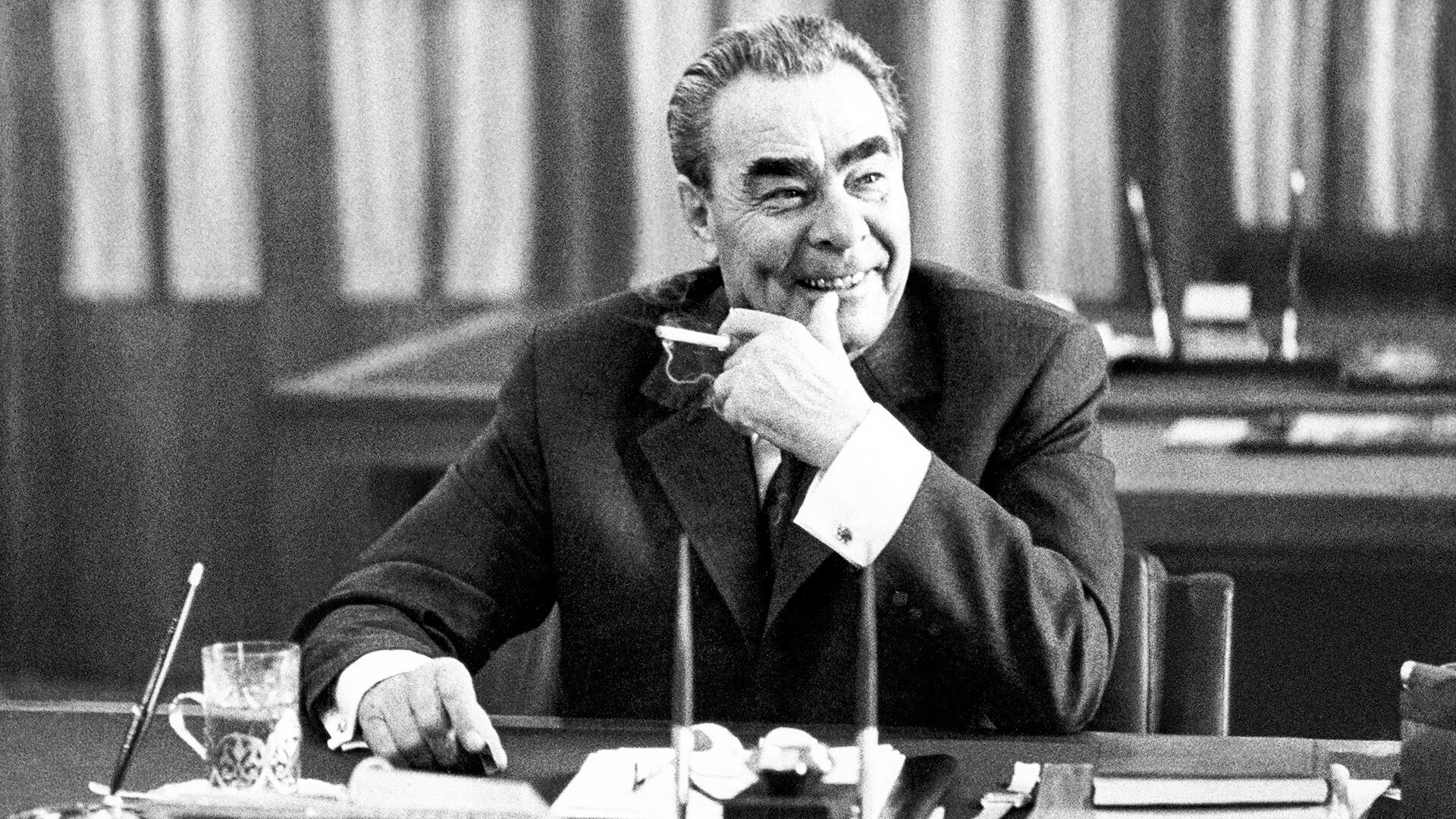 O secretário-geral do Partido Comunista da União Soviética, Leonid Brejnev, sorri no Kremlin, em 1972, em Moscou.
