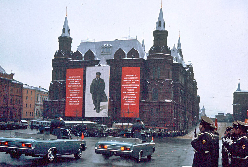 Moscou, Rússia - 2 De Fevereiro 2016 O PC Da Tabuleta No Eldorado é Grandes  Lojas De Cadeia Que Vendem a Eletrônica Imagem Editorial - Imagem de  eletrônico, prateleiras: 66087100