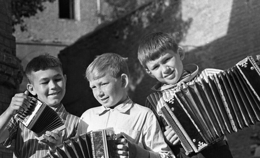 Iúri Sadóvnikov/МАММ/МDF