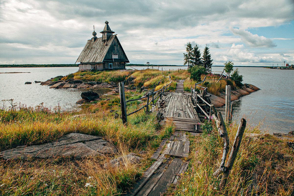 A famosa vista de Rabotcheostrovsk.
