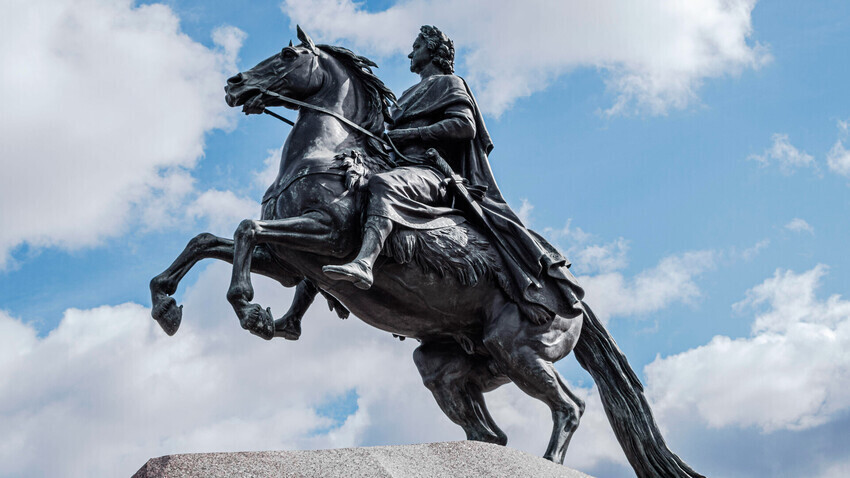 10 curiosidades sobre o “Cavaleiro de Bronze”, icônica estátua de São  Petersburgo - Russia Beyond BR