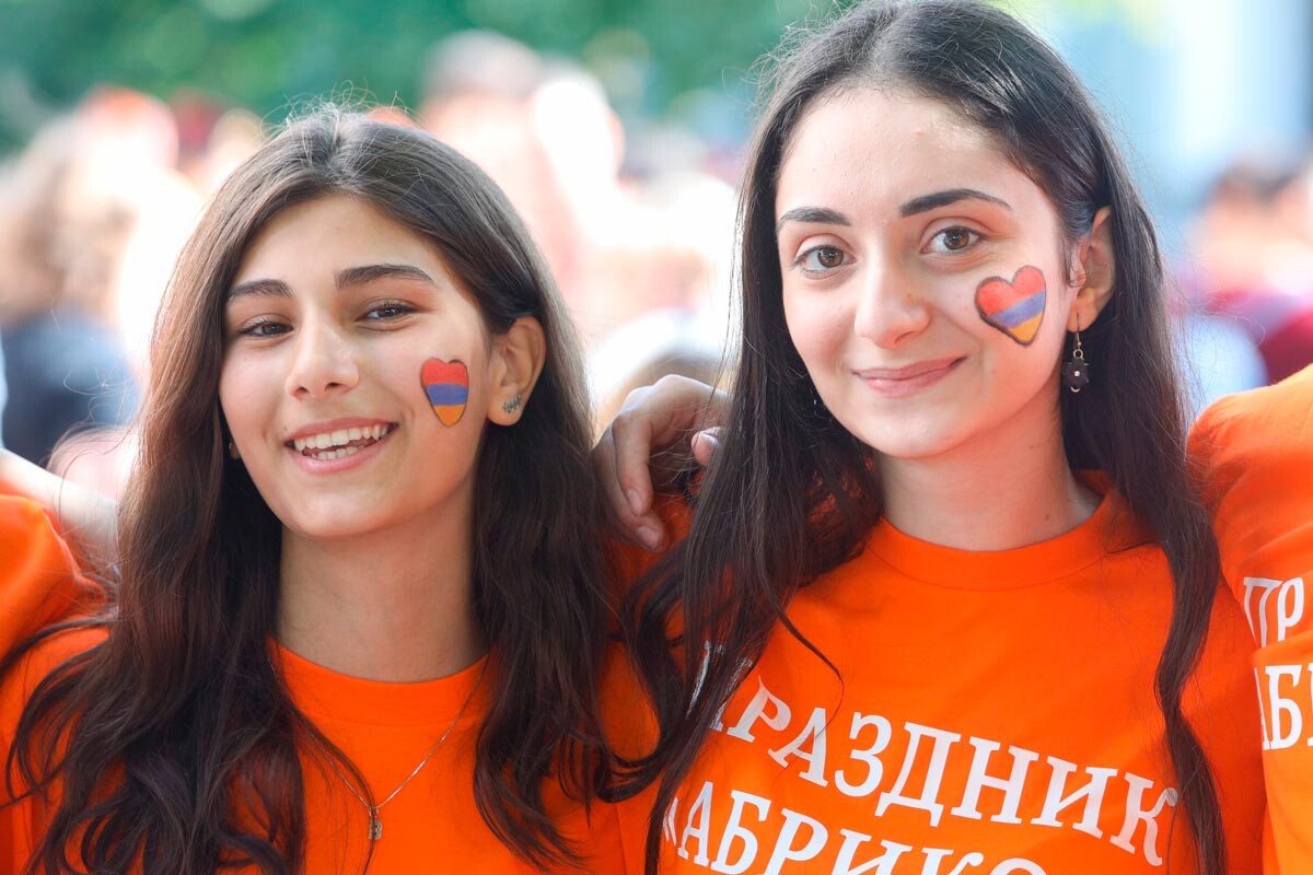 Праздник «Абрикос» на территории ВДНХ, который проводится Союзом армян России. 