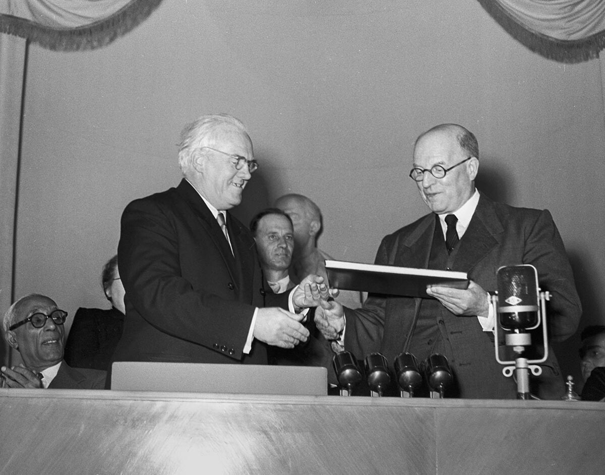 Denis Pritt (pictured right) during the award ceremony in Moscow  