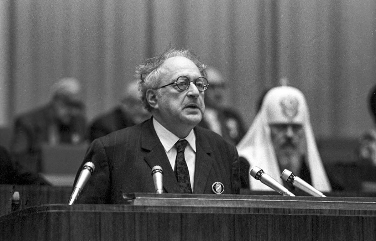 Montague speaking at the World Congress of Peace Forces in Moscow, 1973