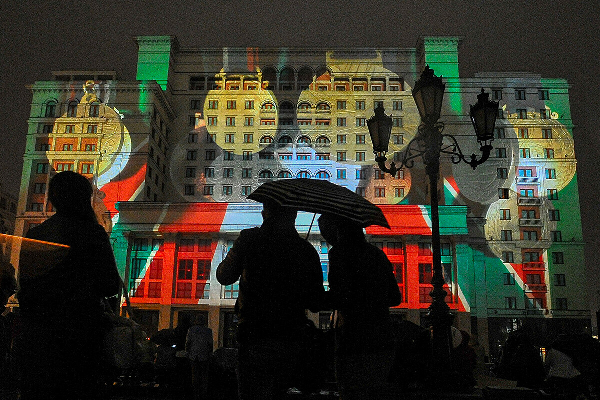 モスクワ、マネージ広場で開かれた「サークル・オブ・ライト」フェスティバル