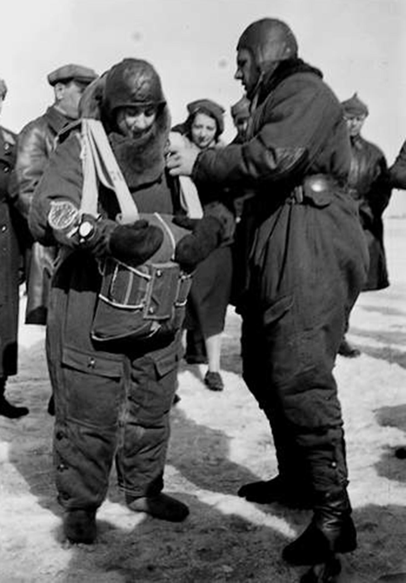 Ljuba Berlin uoči posljednjeg skoka na Ljubereckom aerodromu. Moskovska oblast, 26. ožujka 1936. 
