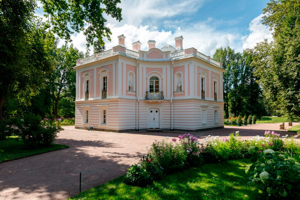 Istana Pyotr III di Oranienbaum.