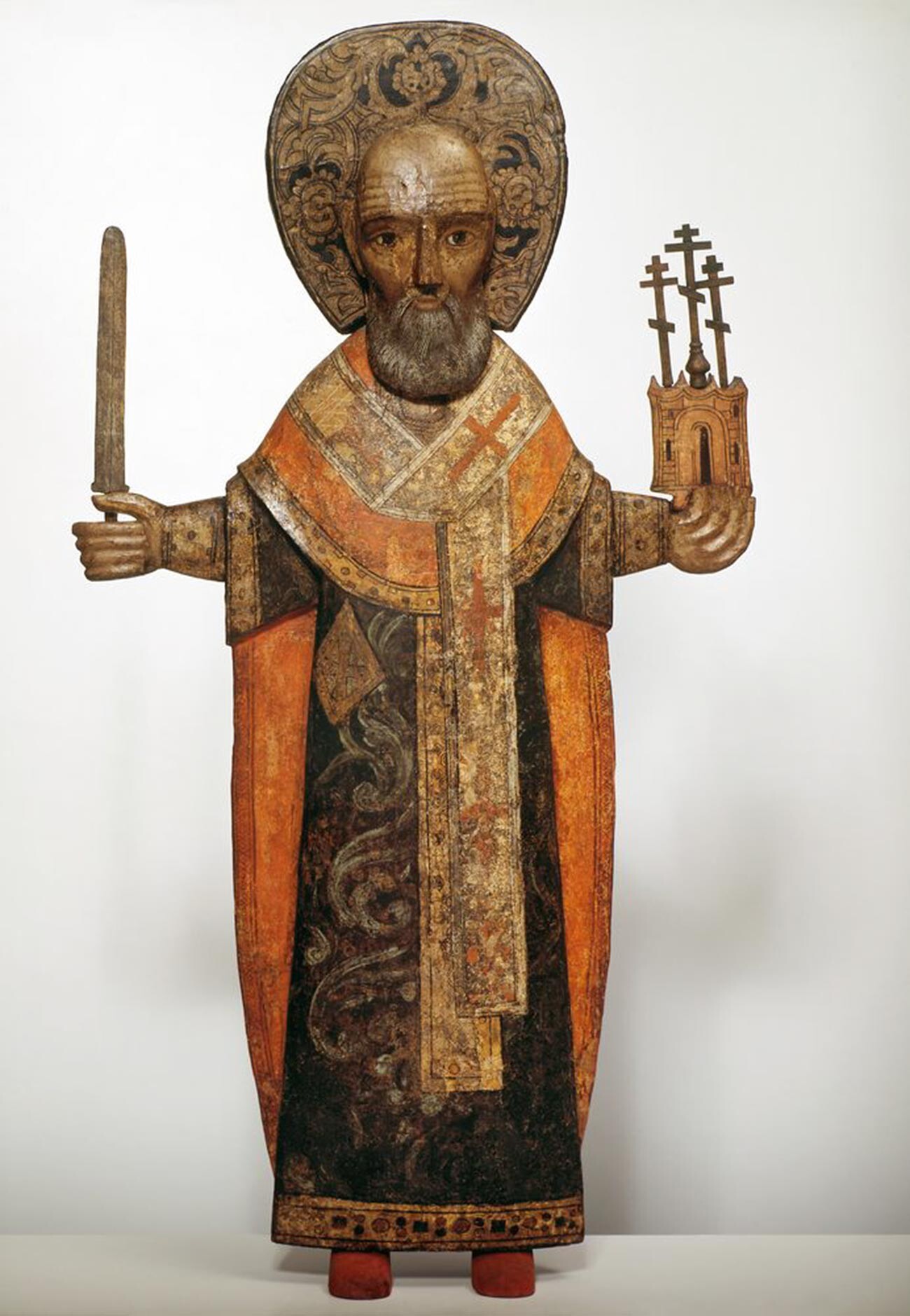 San Nicolás el Maravilloso (San Nicolás de Mozhaisk). Escultura de madera. Finales del siglo XVII-principios del XVIII. Ustyuzhna (Galería Tretiakov).