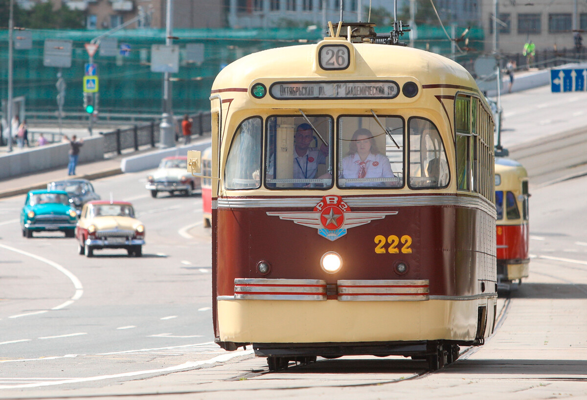 Et voici le RVZ-6, un modèle de base, produit en série dans les années 1960 à l'usine de construction mécanique de Riga. Des tramways de ce type ont fonctionné dans de nombreuses républiques soviétiques.