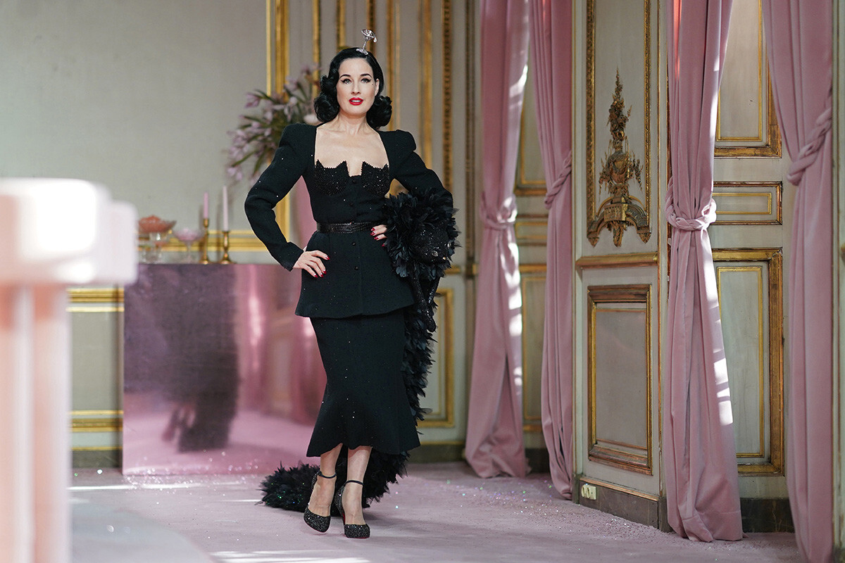 Dita Von Teese na reviji visoke mode, kolekcija Uljane Sergejenko pomlad/poletje 2020 na pariškem tednu mode 20. januarja 2020 v Parizu, Francija.
