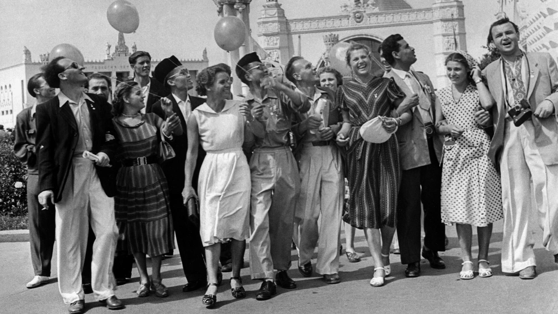 モスクワで行われた世界青年学生祭典の参加者たち、1957年