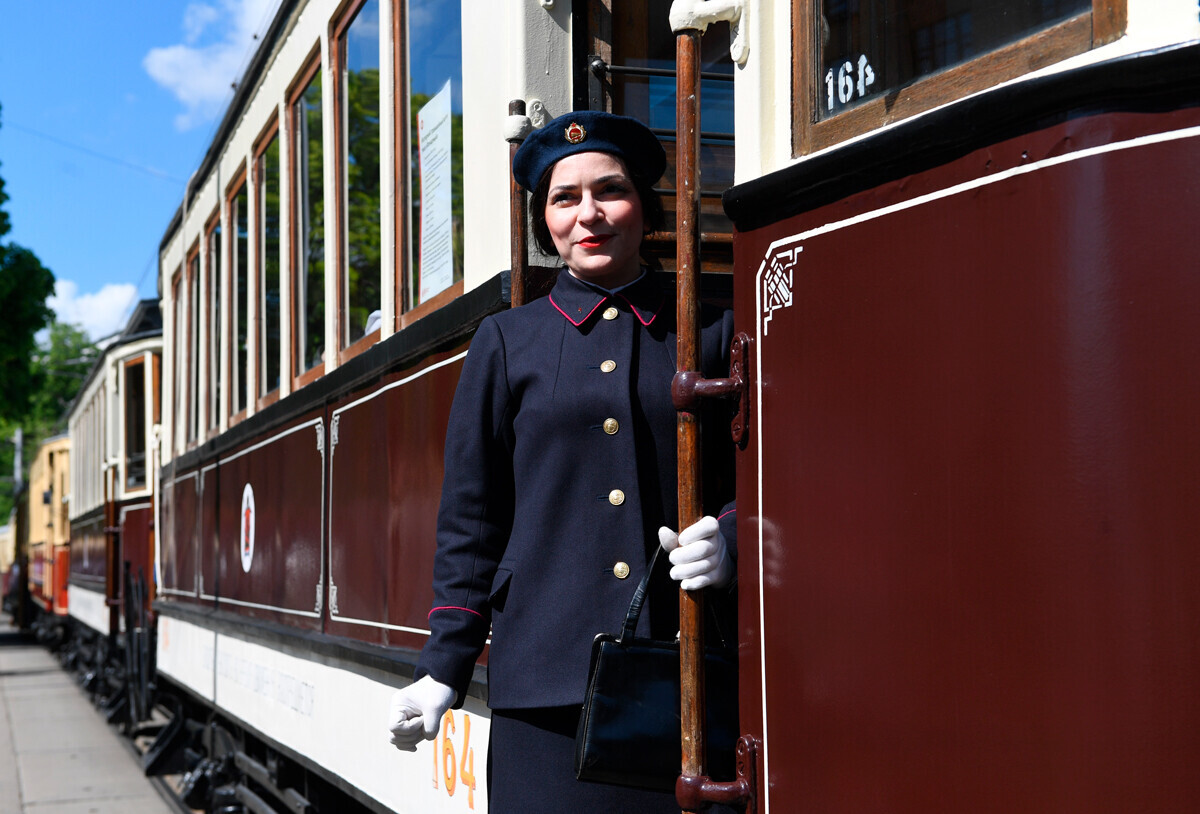 Moscou tem desfile de transporte retrô para celebrar os 150 anos de bondes