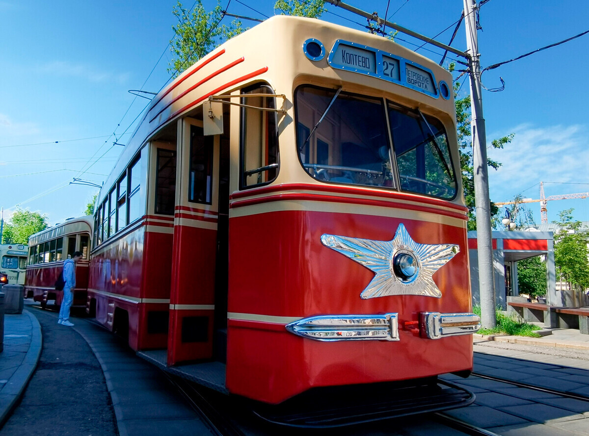 Moscou tem desfile de transporte retrô para celebrar os 150 anos de bondes