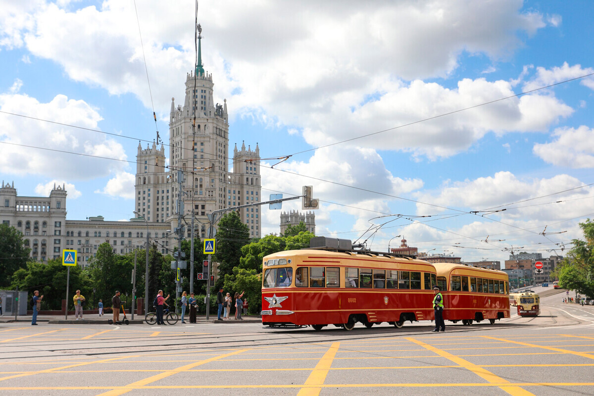 Moscou tem desfile de transporte retrô para celebrar os 150 anos de bondes