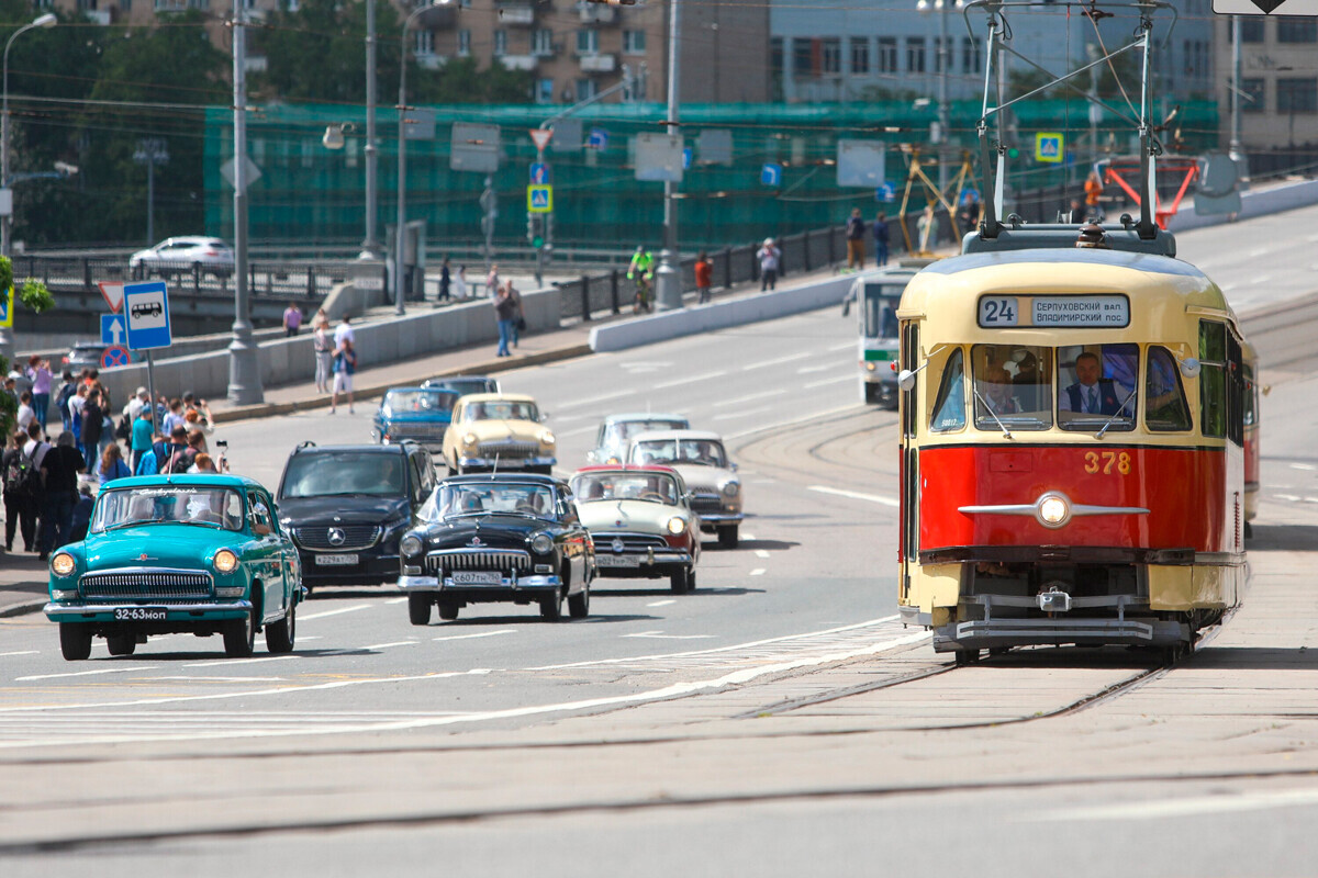 Moscou tem desfile de transporte retrô para celebrar os 150 anos de bondes