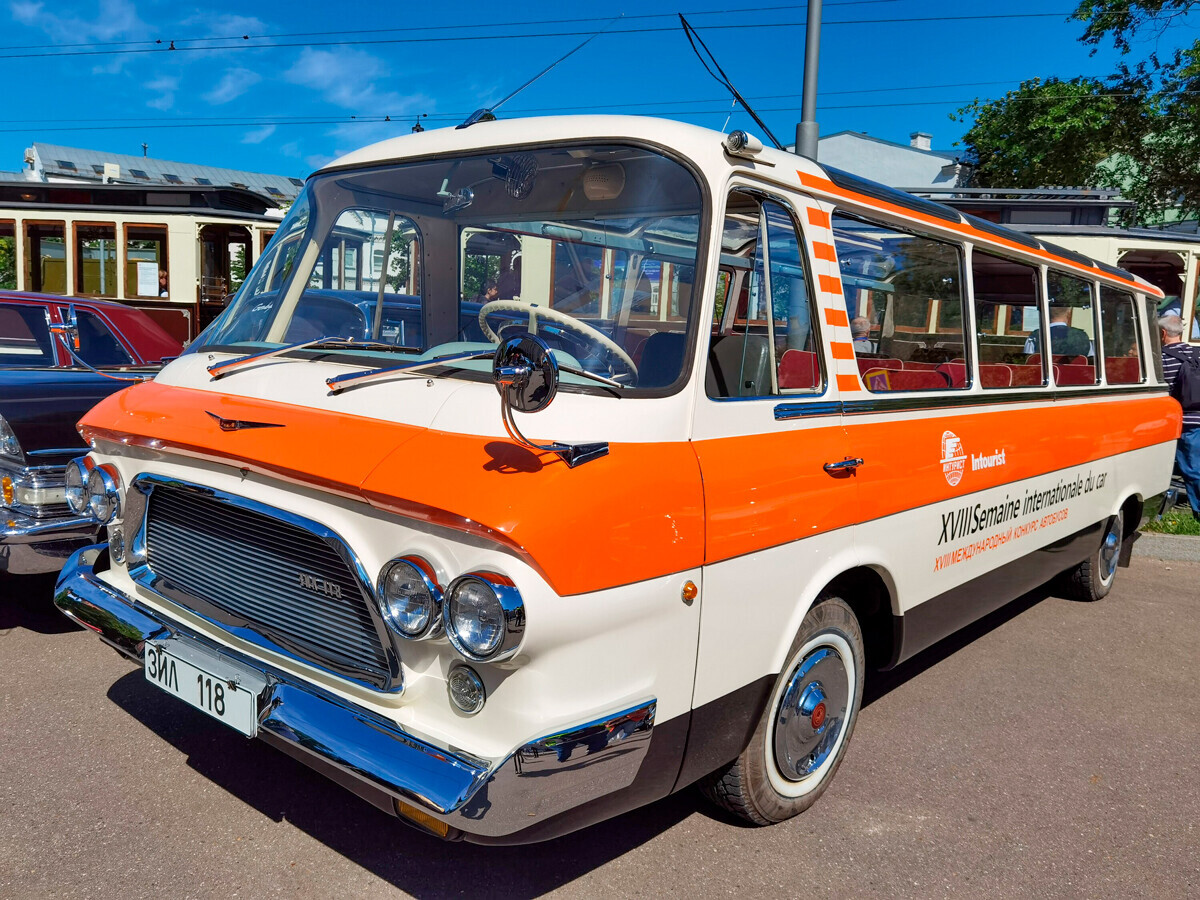 Moscou tem desfile de transporte retrô para celebrar os 150 anos de bondes