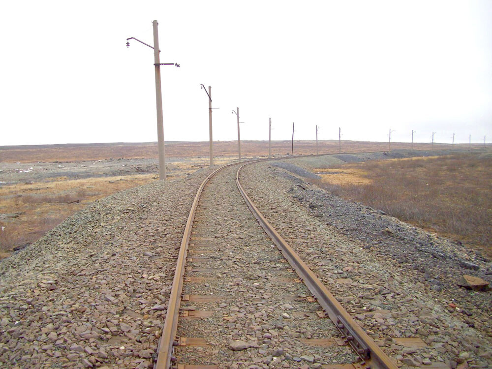 «Cette mystérieuse ligne isolée dans le Grand Nord, à des milliers de kilomètres du continent [c’est ainsi que les Russes appellent la partie «civilisée» du pays face aux régions reculées et sauvages], stimulait mon imagination».

