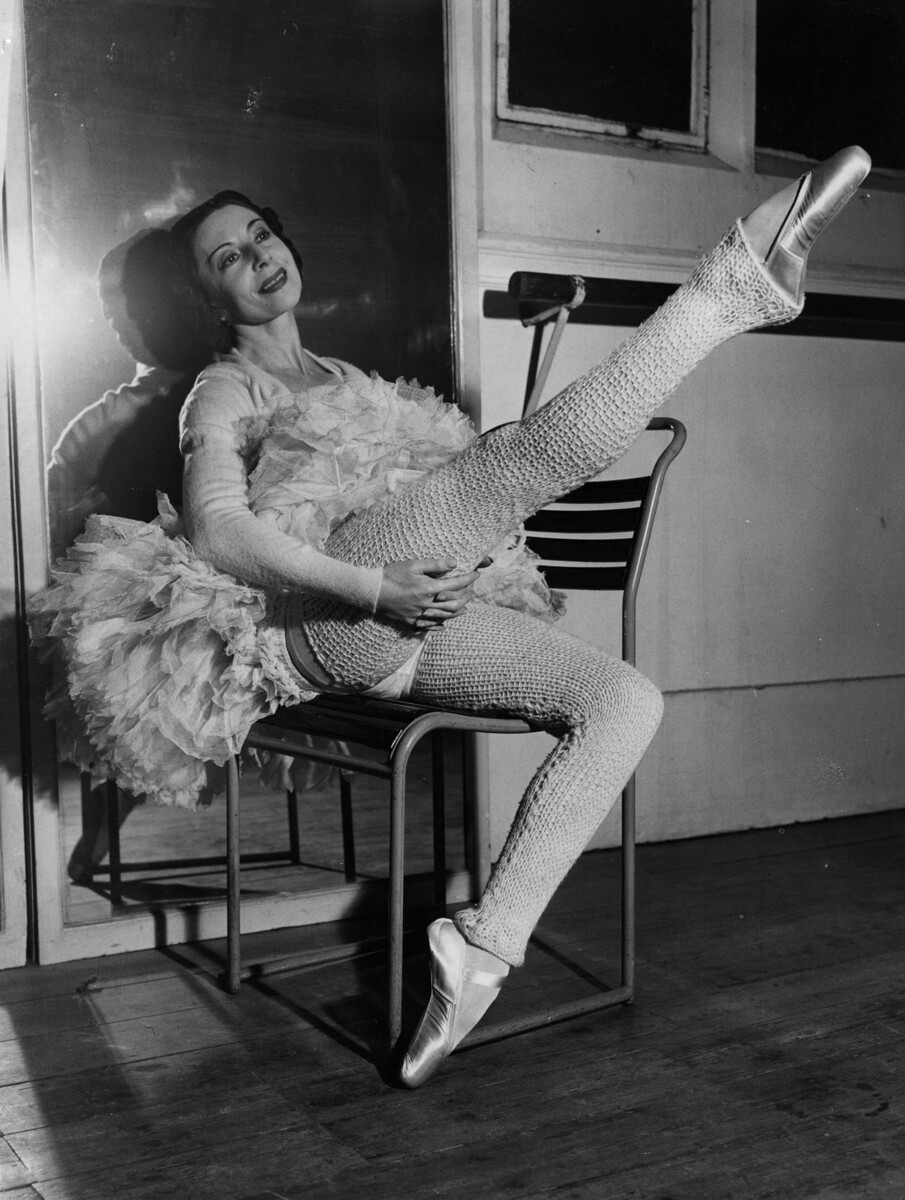 Английската балерина Алисия Маркова в подготовка за ролята си на Павлова в специален телевизионен спектакъл
