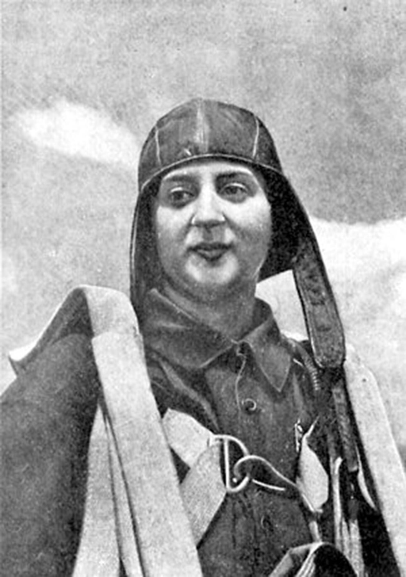Ljubow Berlin (1915 - 1936), sowjetische Fallschirmspringerin.