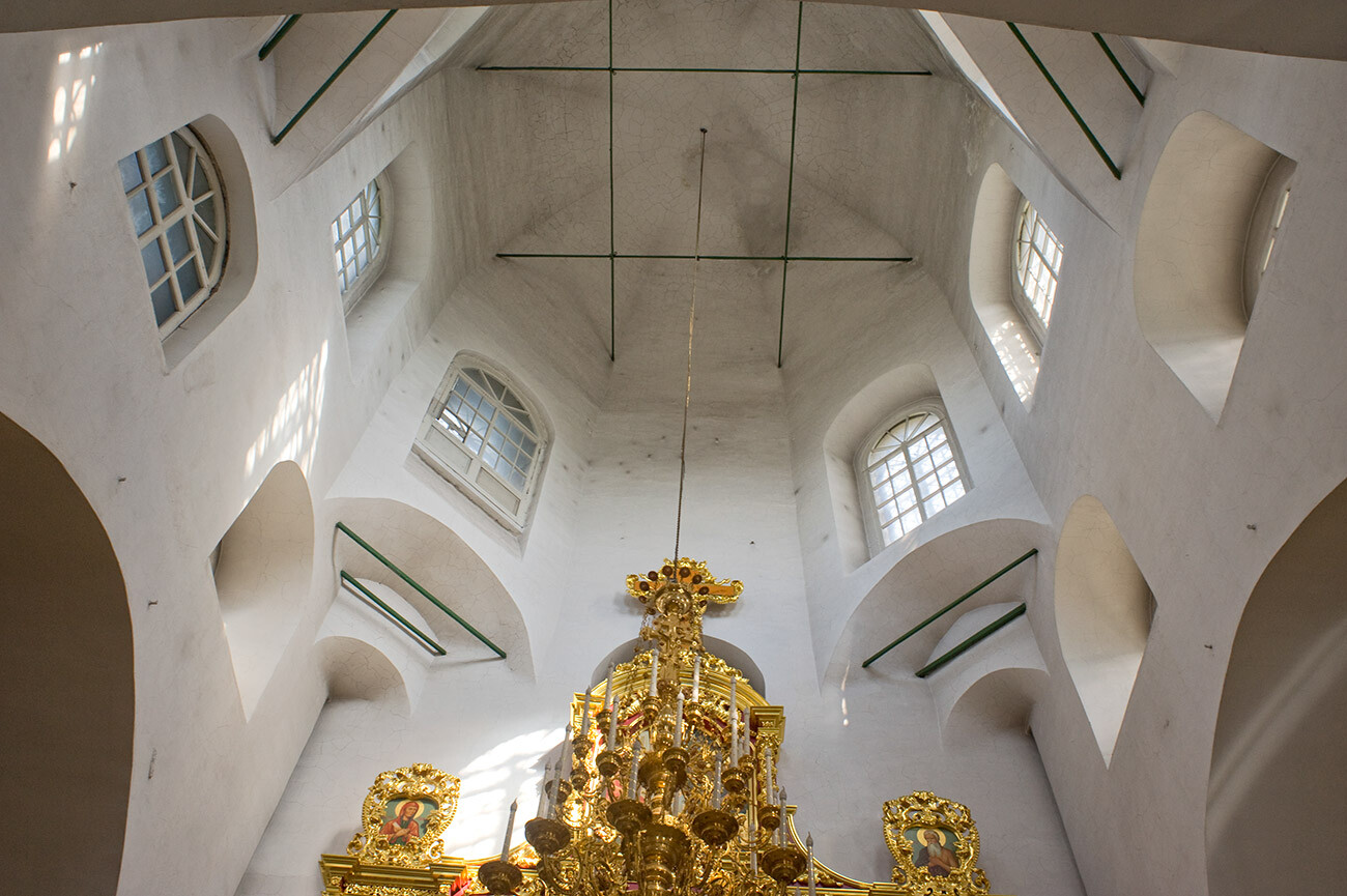 Ubory. Church of the Miraculous Icon of the Savior. Interior view with tower vaulting. August 16, 2013 