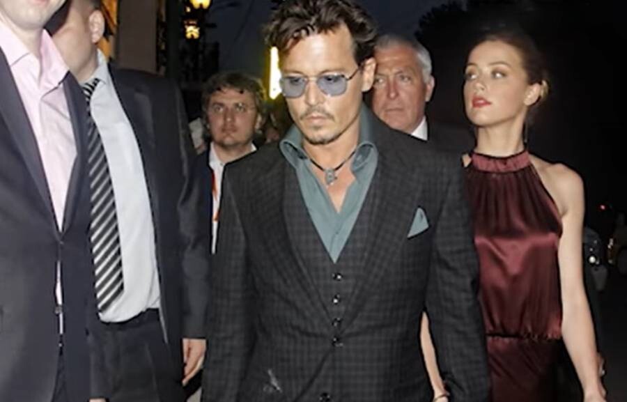 Depp y Heard, entrando a un restaurante de la capital rusa