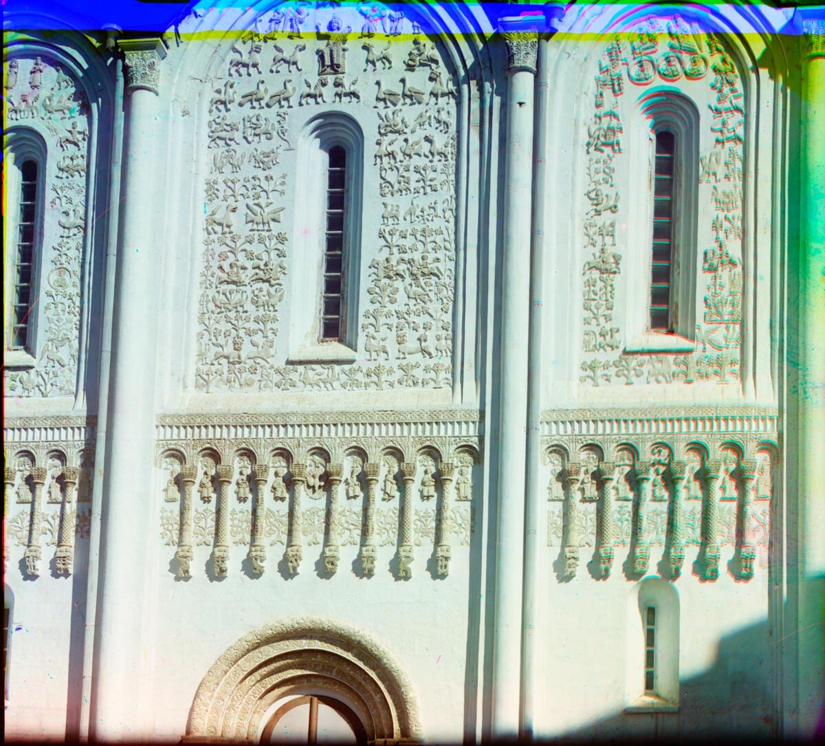 Vladímir. Catedral de San Demetrio. Fachada oeste, talla en relieve en el nivel superior. Verano de 1911