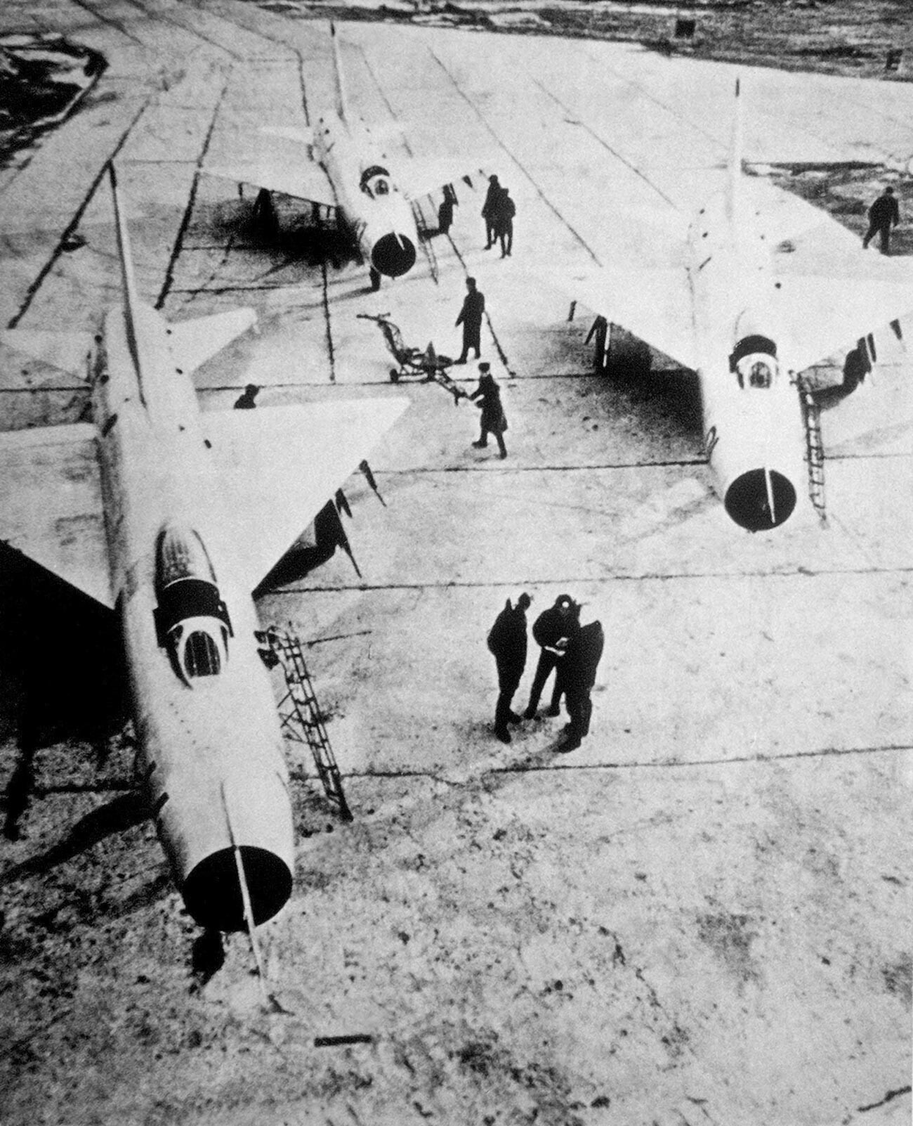 Tri sovjetska letala Su-9