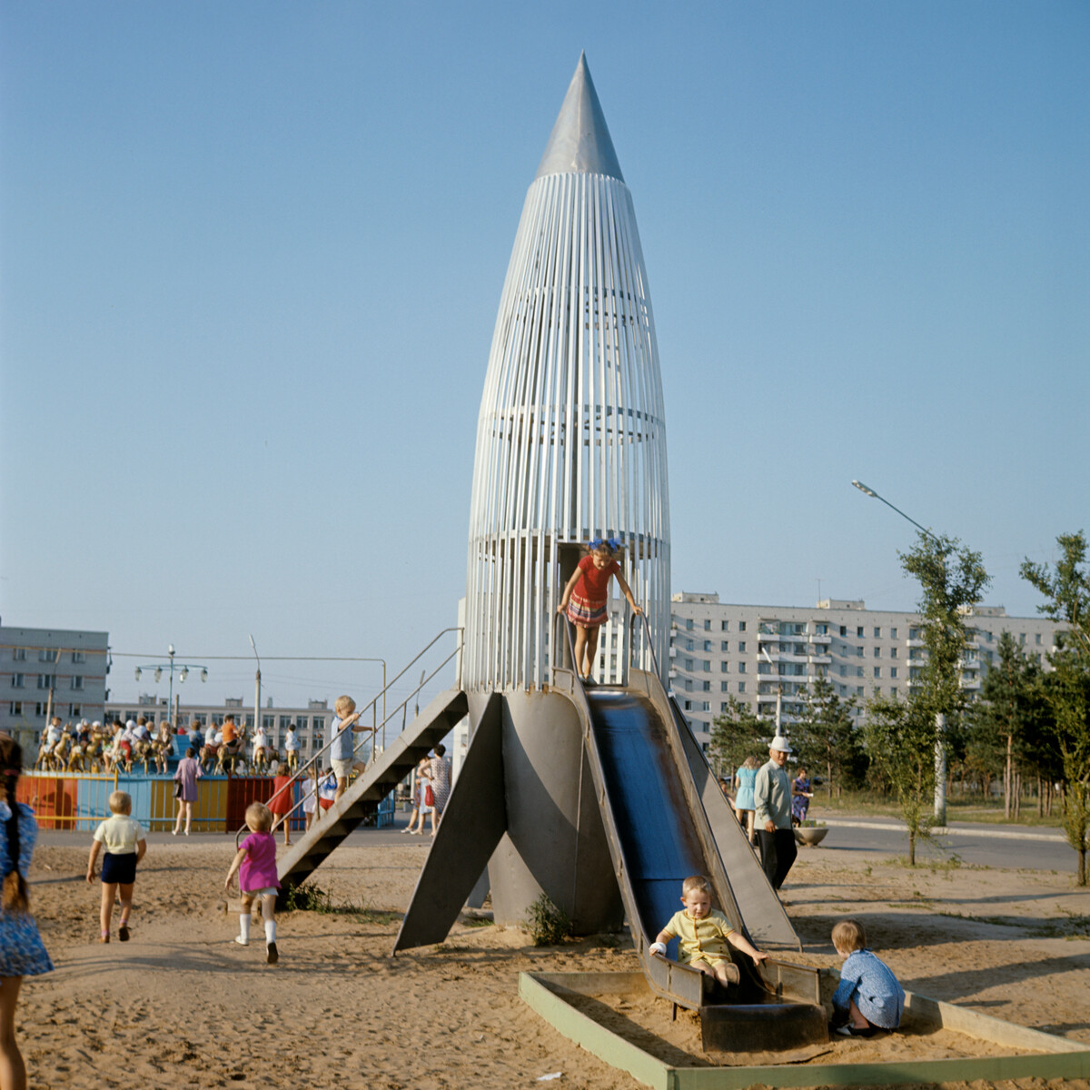 Дечјије игралиште у једном од стамбених насеља Вороњежа, 1975.