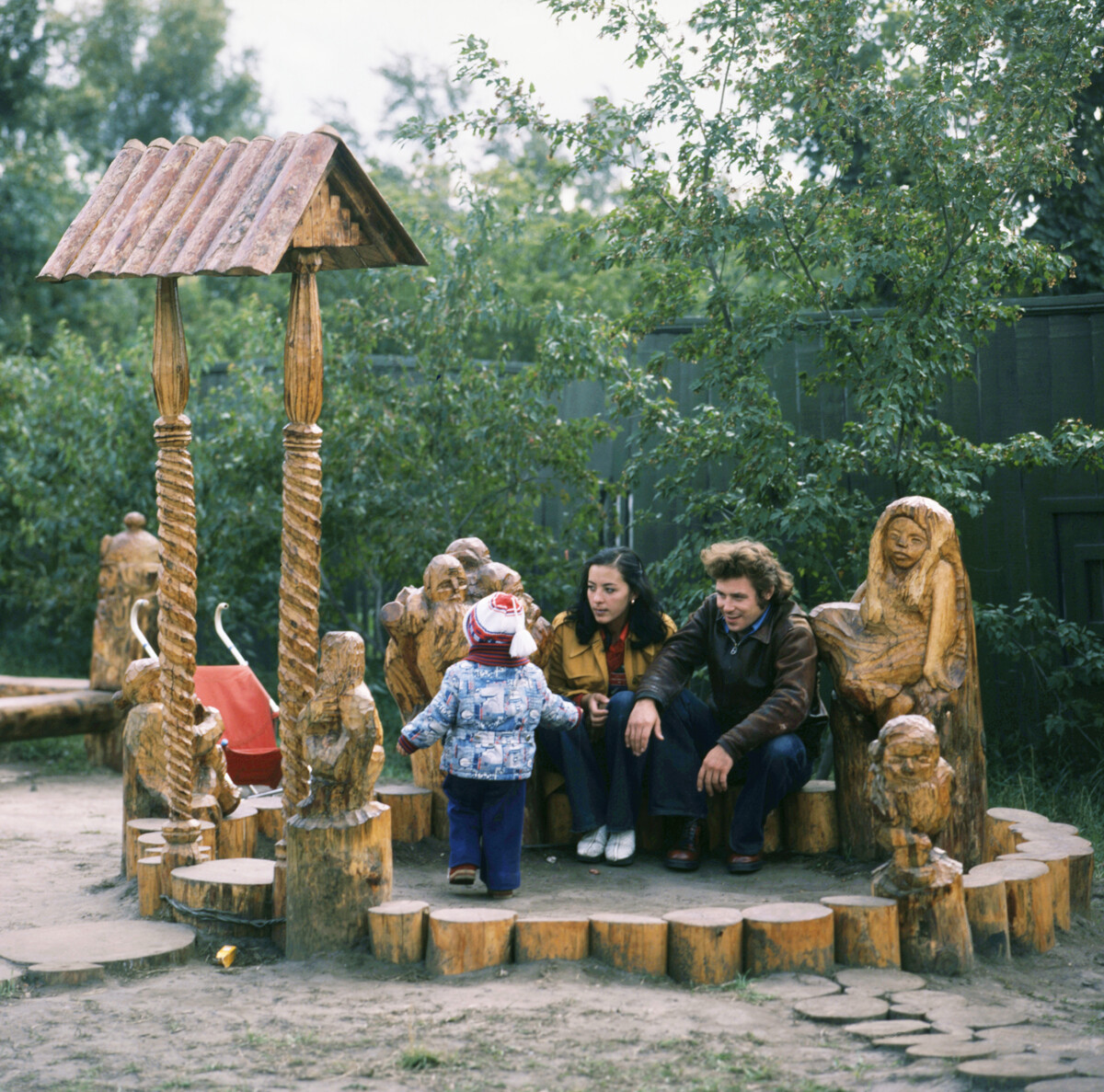 バルナウル、1979年。古代ロシア要塞風の遊び場。
