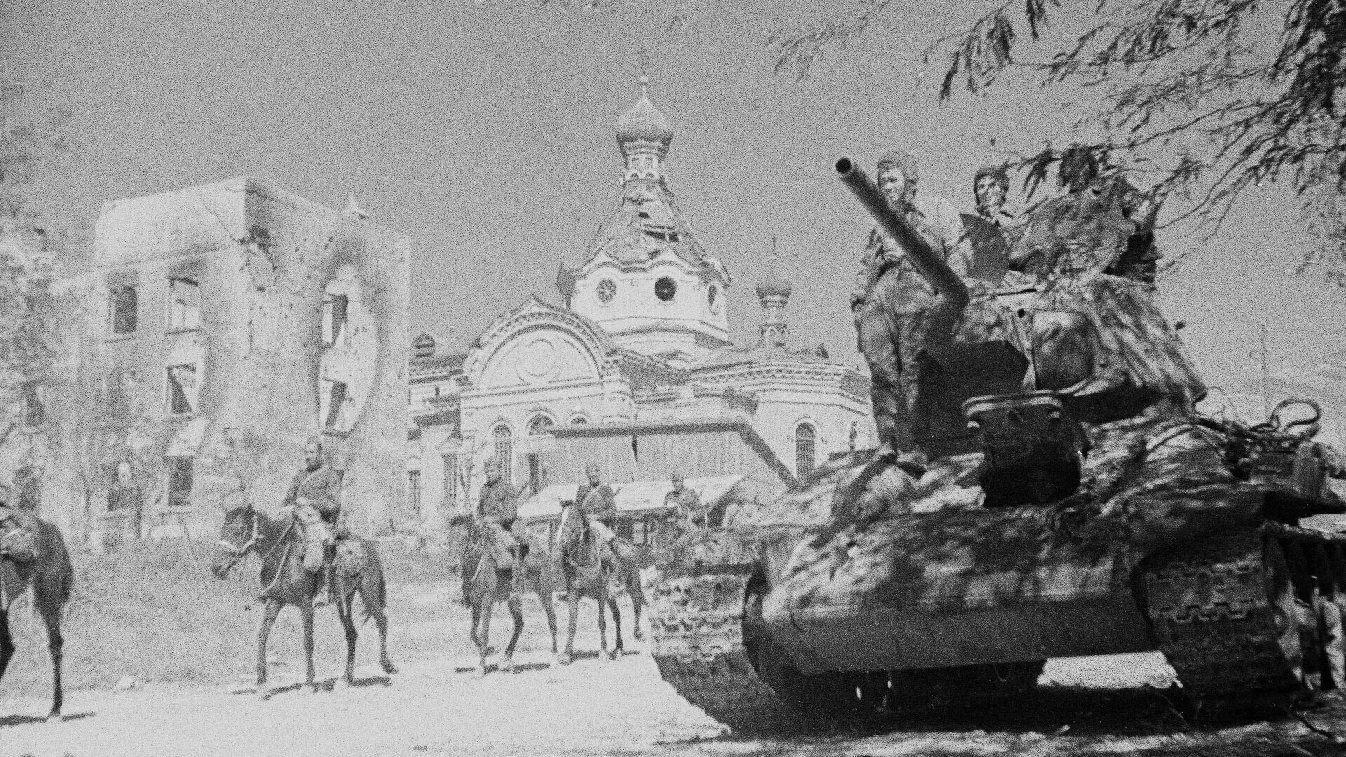 Pasukan Soviet memasuki Novorossiysk.