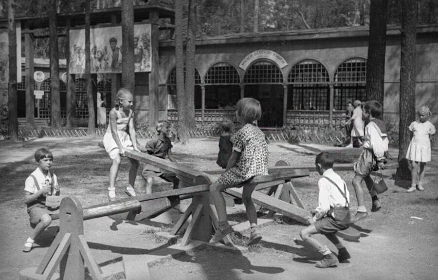 Otroško igrišče v Sokolnikih, 1940 