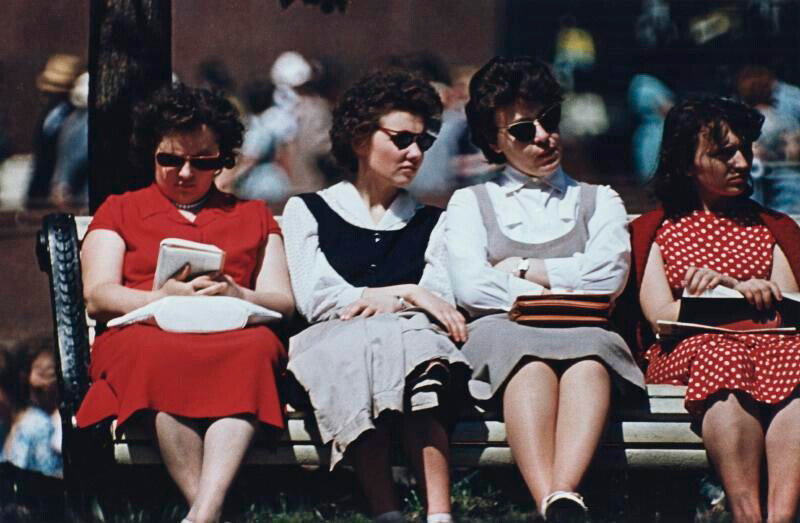 Frauen beim Sonnenbad, 1958.