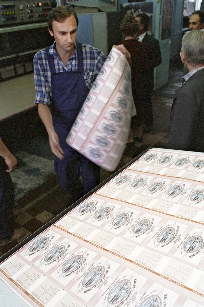 Impression de bons de privatisation dans l'atelier de l'imprimerie Goznak, 1992
