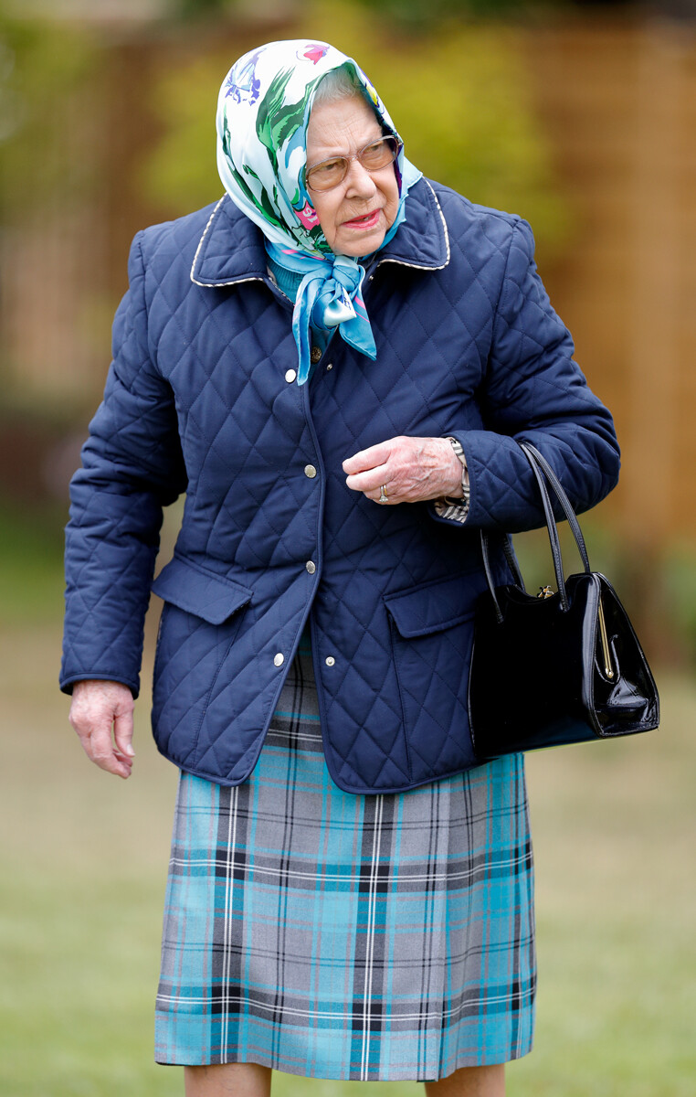 La reina Isabel II asiste al cuarto día del Royal Windsor Horse Show en Home Park el 12 de mayo de 2018 en Windsor, Inglaterra