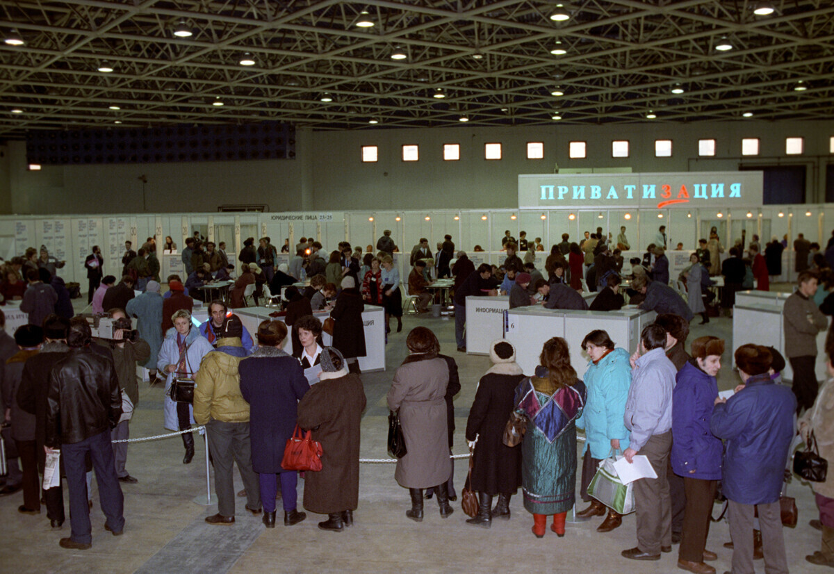 1992 година, Аукција за продажба на акциите на фабриката за кондиторски производи „Болѓевик“ за приватизациски ваучери
