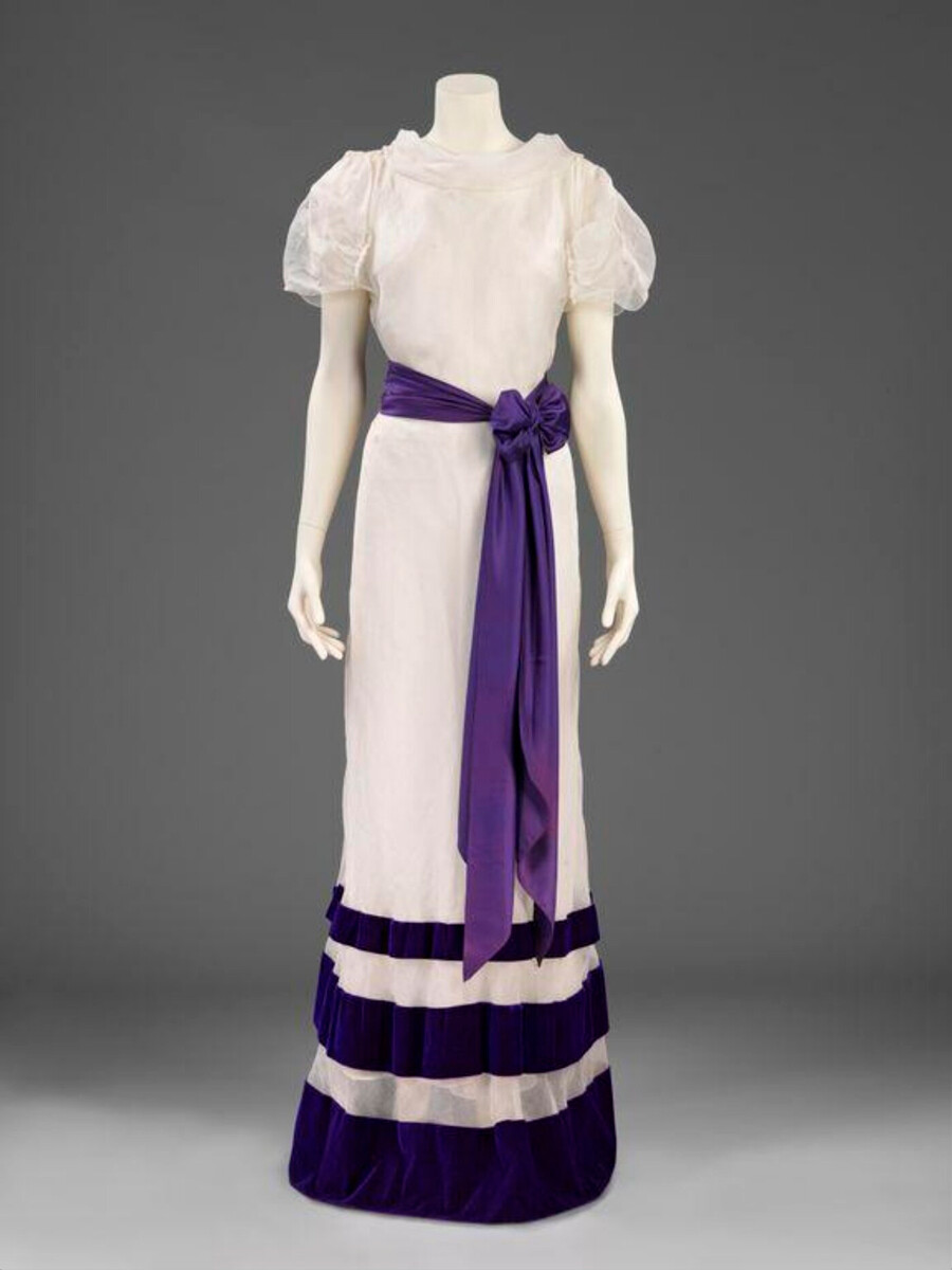 Вечерна рокля от колекцията Parachute, 1936