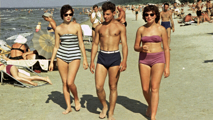 early 60s beach fashion