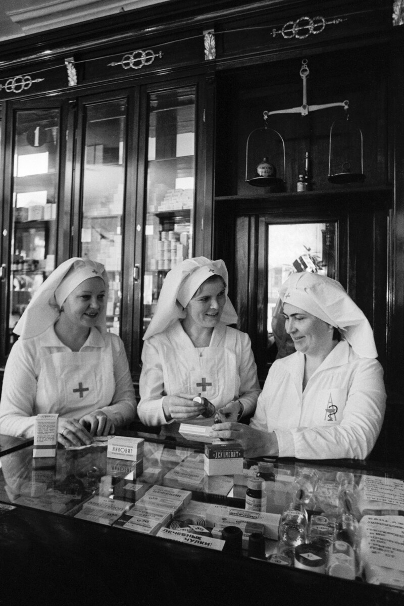 Inauguración del museo en la farmacia de Poel, 1983.