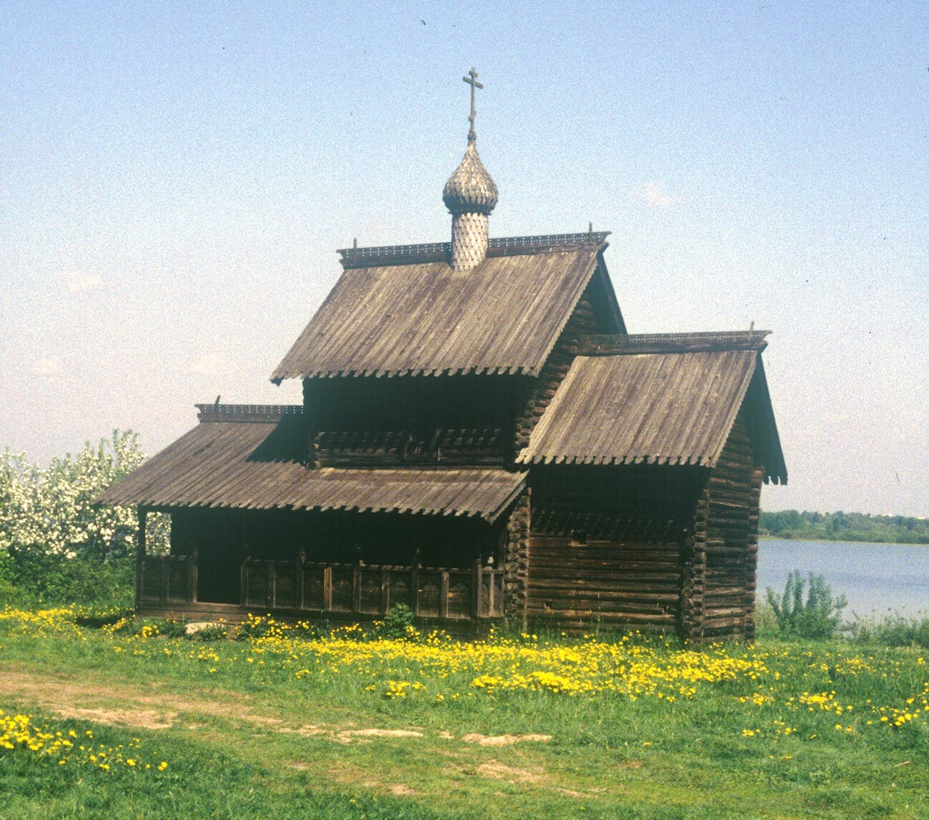 Vitoslavlitsy. Church of the Trinity from the village of Nikulino. Southeast view. May 29, 1992