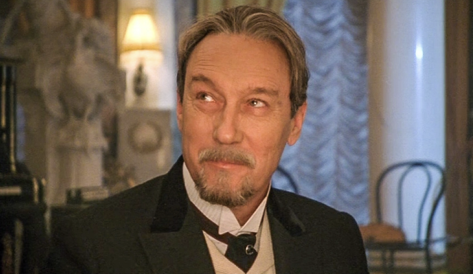 Der Schauspieler Oleg Jankowsky als Viktor Komarowski.