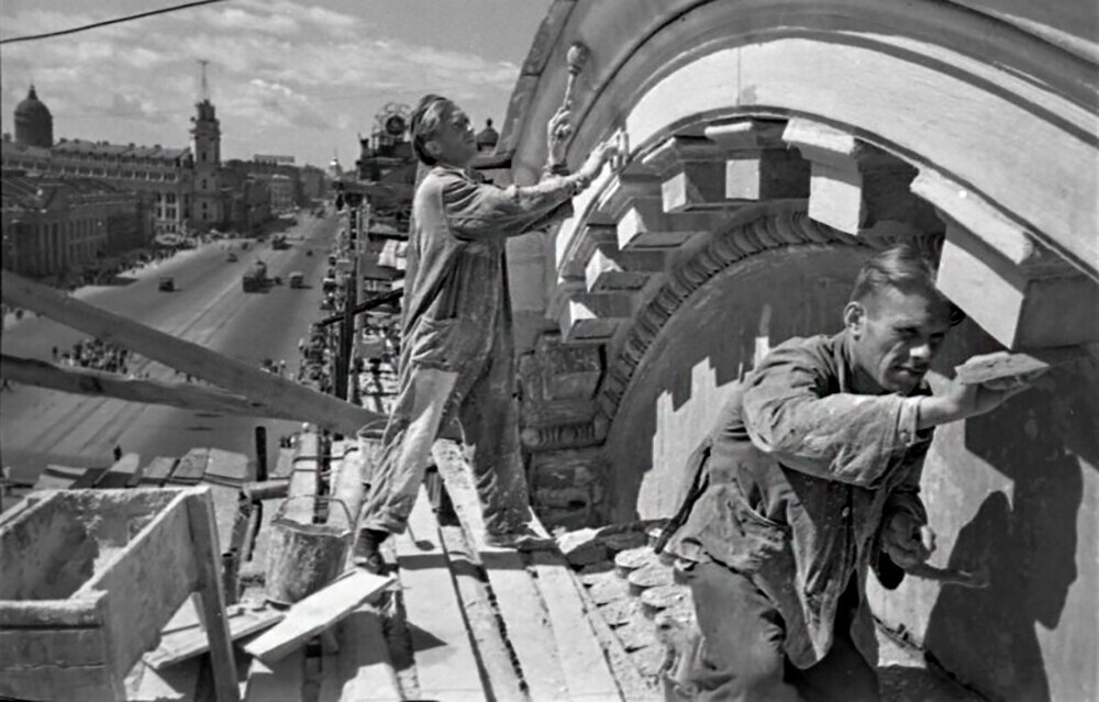 Восстановление спб. Послевоенное восстановление Ленинграда. Ленинград 1946. Ленинград после войны фото 1946. Восстановление Ленинграда 1947 год.