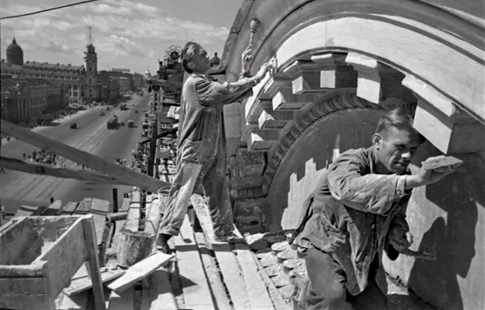 第二次世界大戦後のレニングラード（現在のサンクトペテルブルク）復興工事、1947年