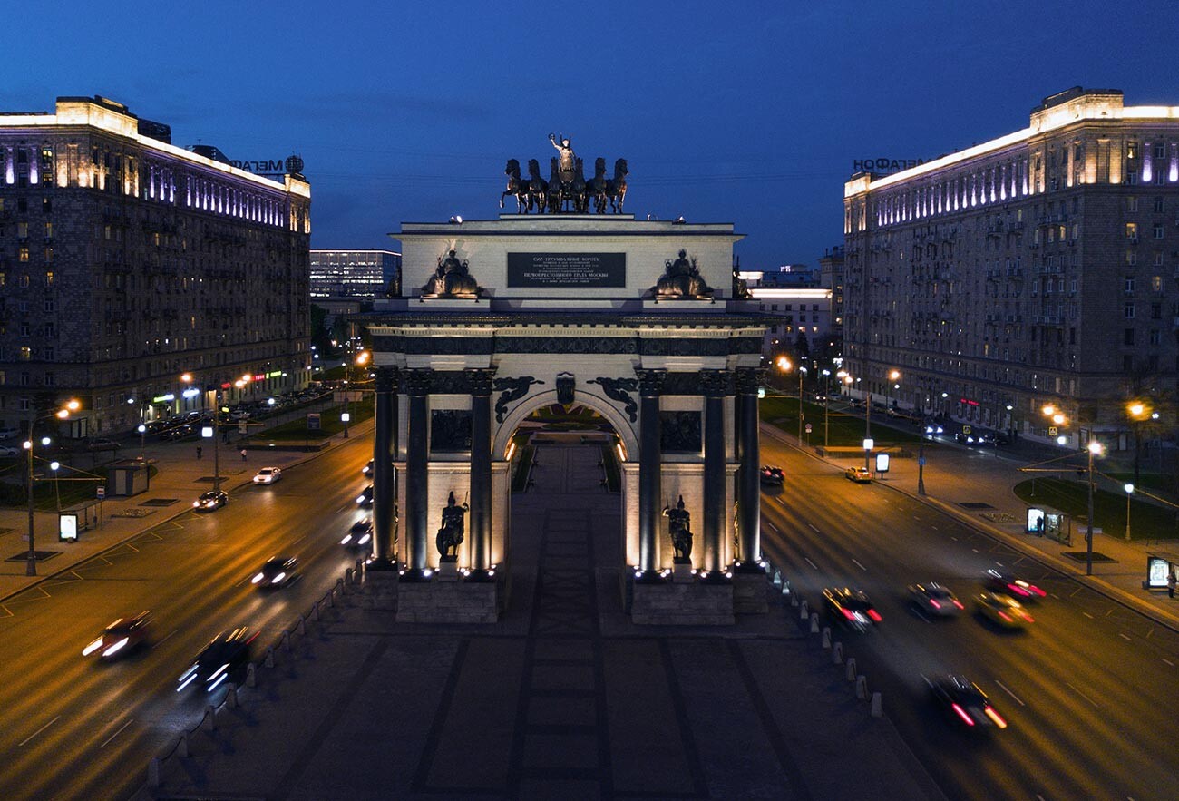 Arc de triomphe sur la place de la Victoire appelée «portes de Moscou»
