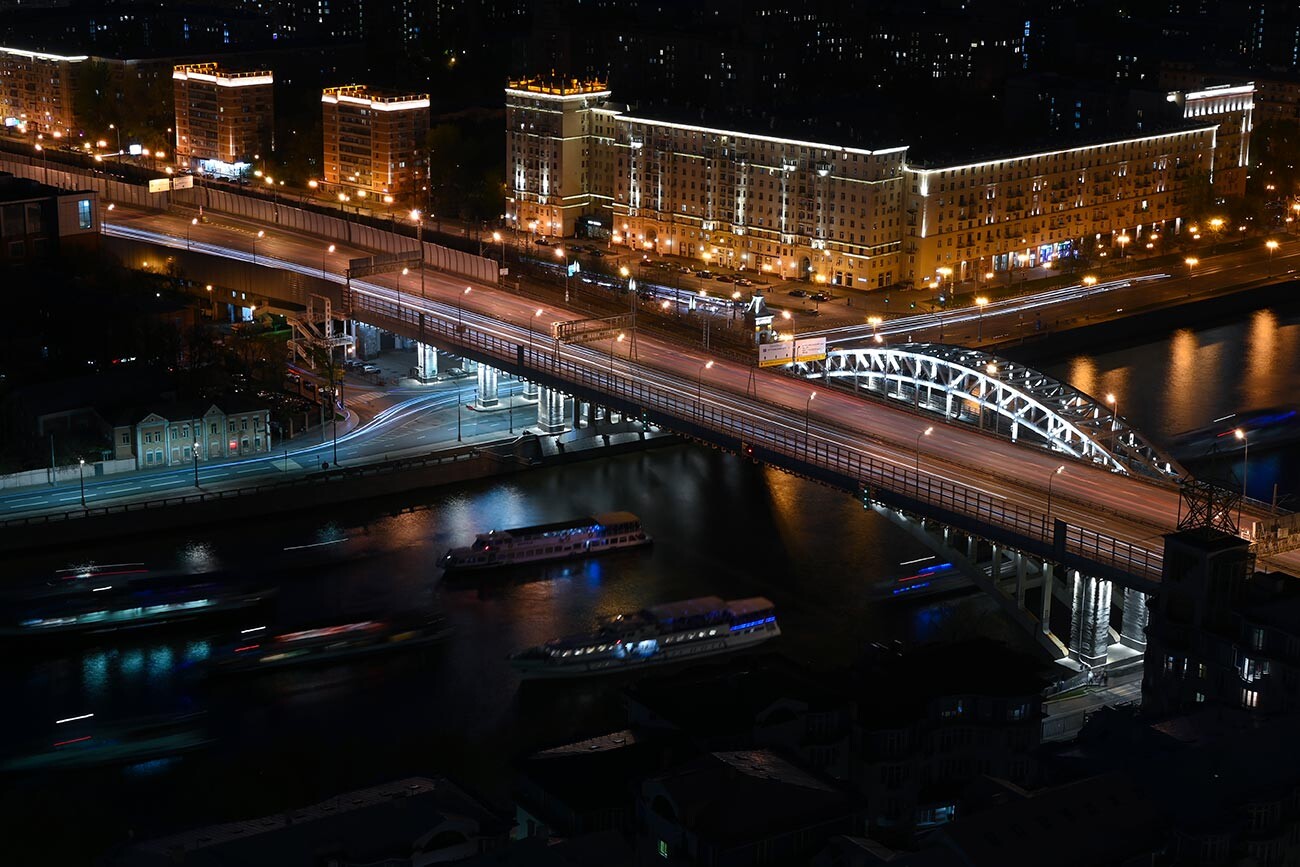 Le pont Andreïevski sur la rivière Moskova, qui fait partie du troisième anneau routier de Moscou

