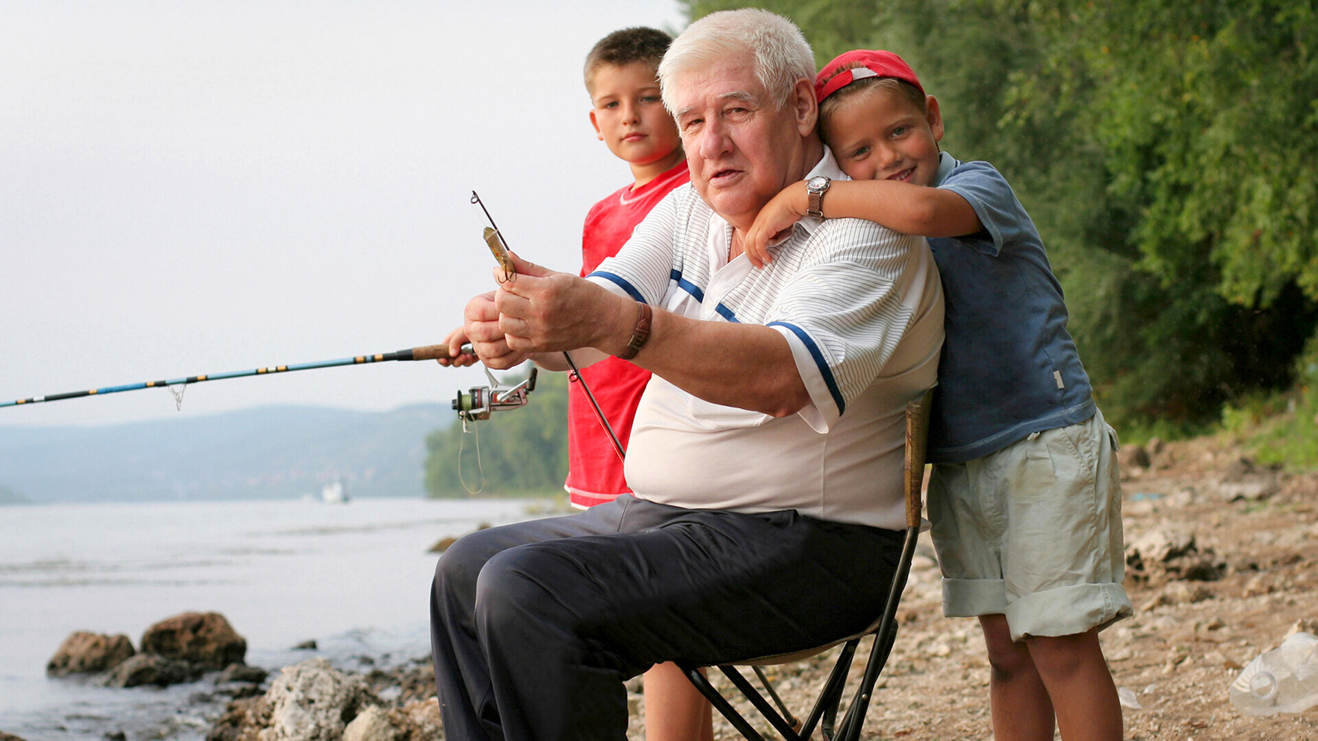 Deduške radi ribarijo