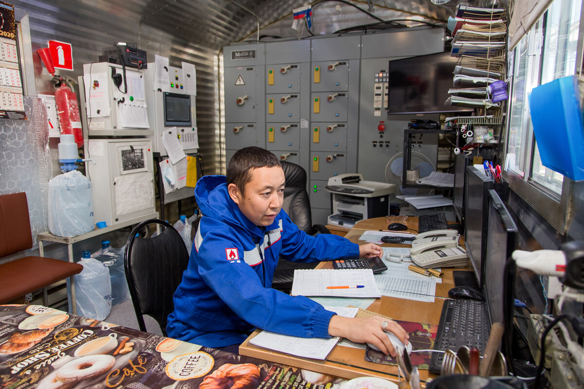 An employee of Sakhatransneftegaz in Yakutsk.