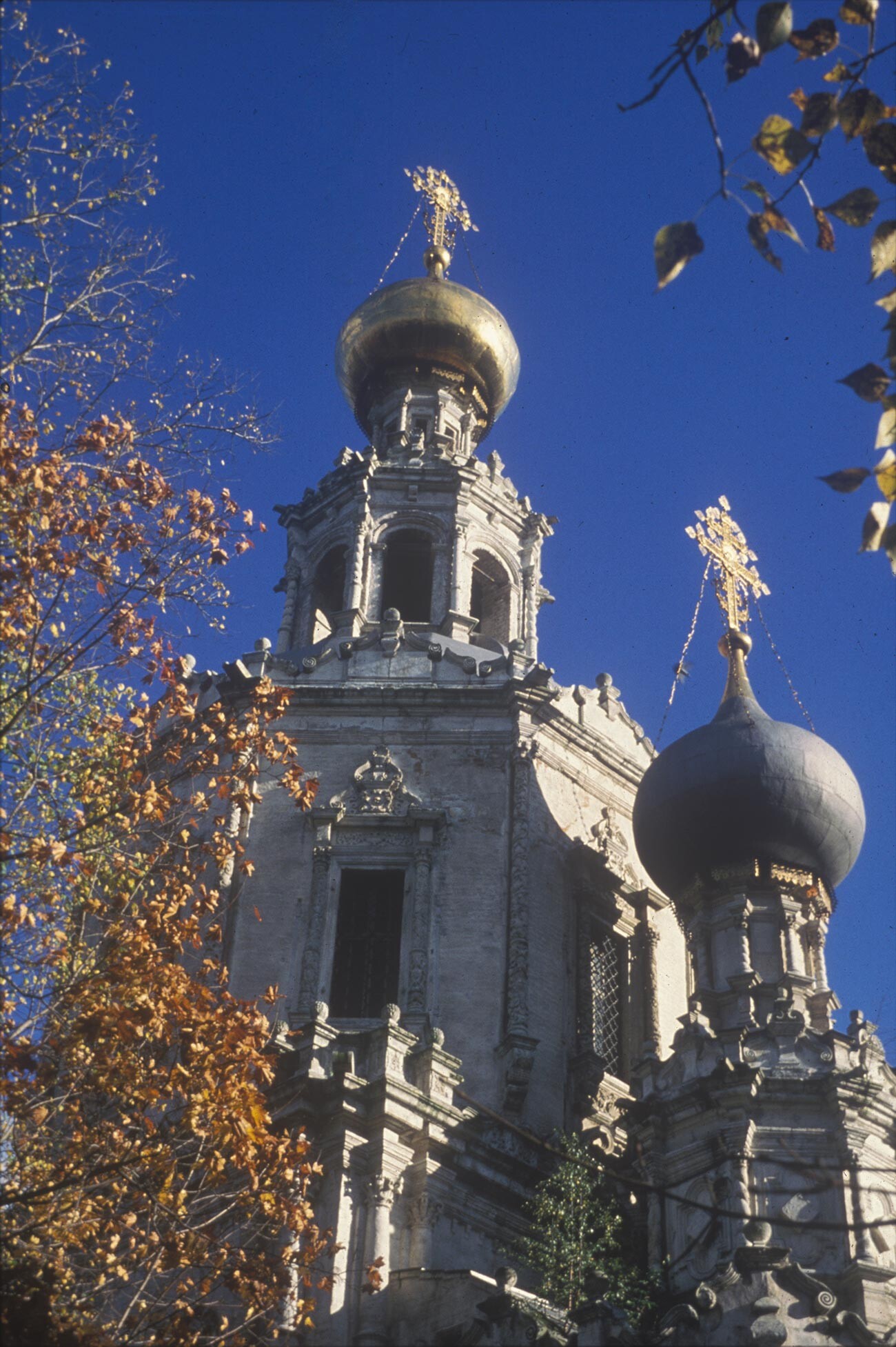 Troitse-Lykovo. Church of the Trinity. Upper tiers, northwest view. September 29, 1979